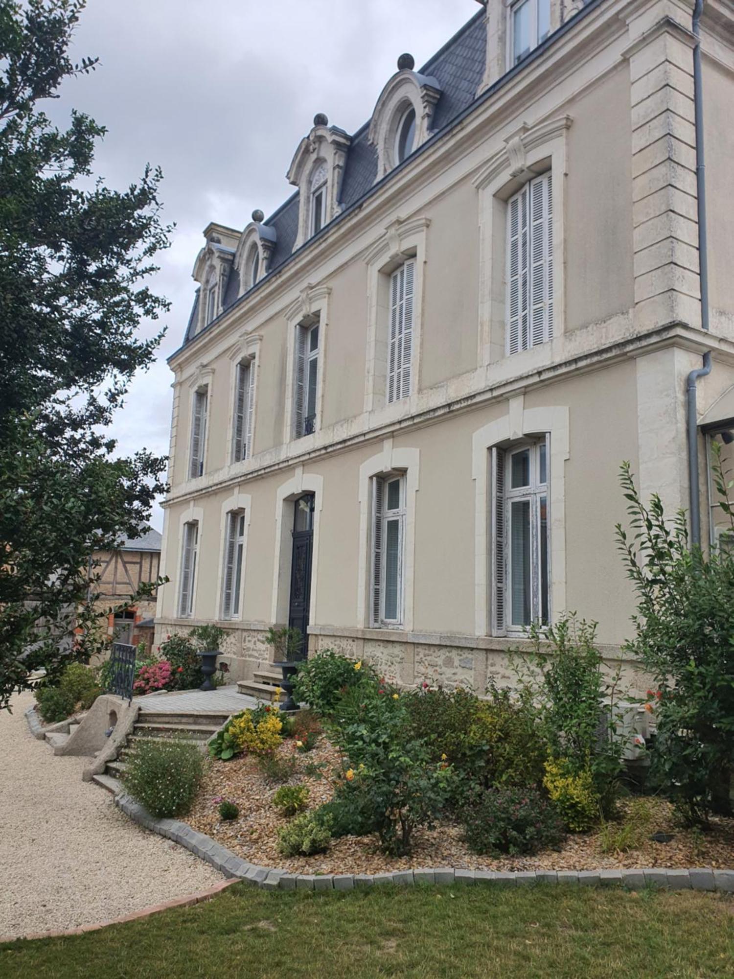 Les 5 Escales Panzió Parthenay Kültér fotó